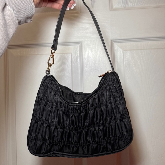 All black ruffled shoulder purse - Picture 3 of 3
